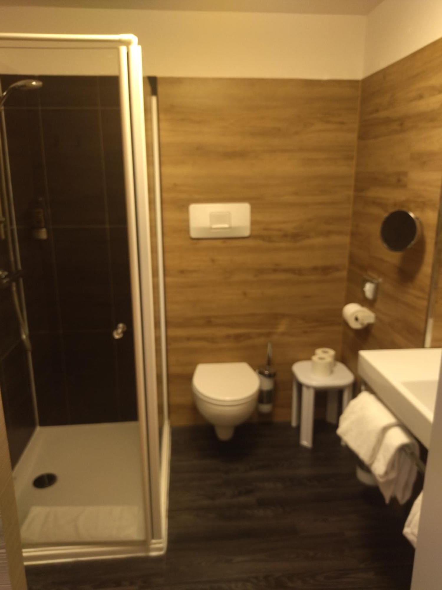 Double or Twin Room Lake View